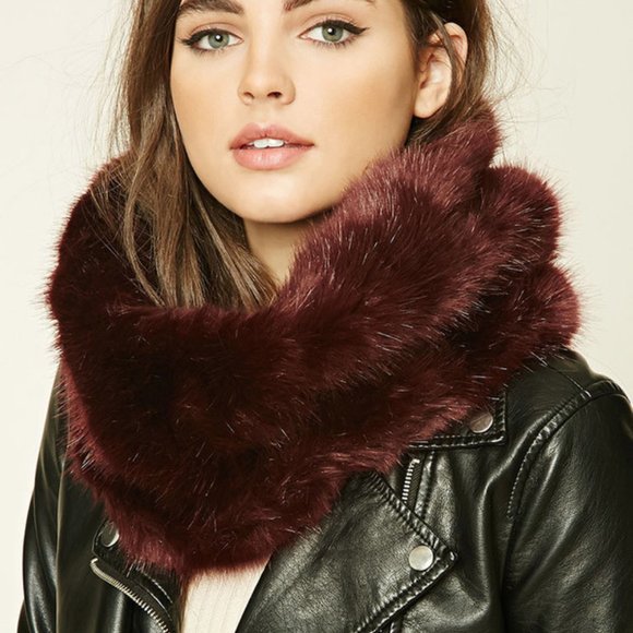 NWOT Topshop Faux Fur Infinity Scarf - white - Picture 5 of 6